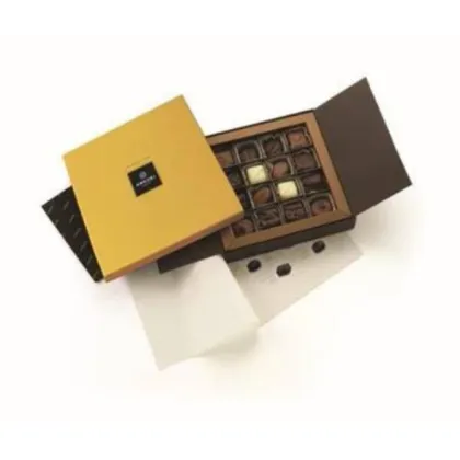 Zdjęcie Idealna na prezent - bombonierka z 16 pralinami Amedei, 165g