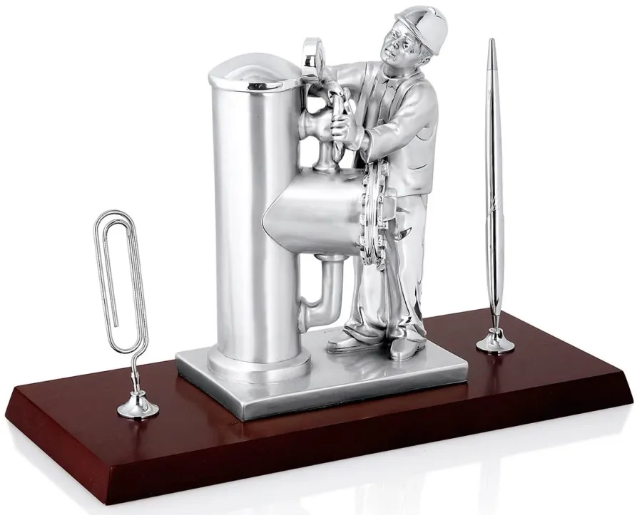 obrazek 1 Piękna dekoracyjna figurka hydraulika
