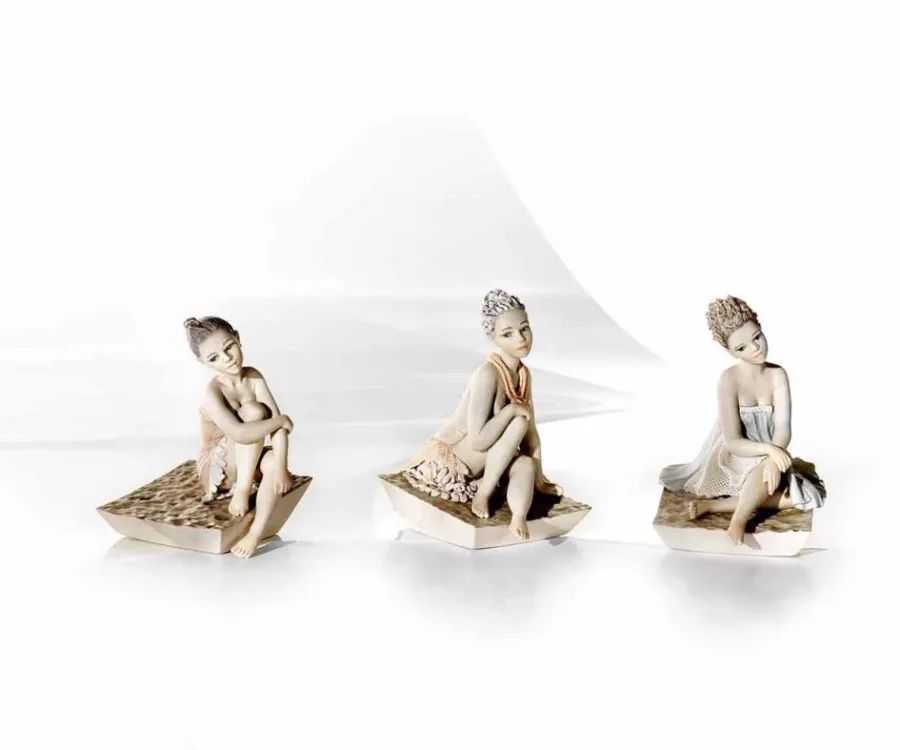 obrazek 2 Młoda kobieta wykonana z porcelany - Sibania
