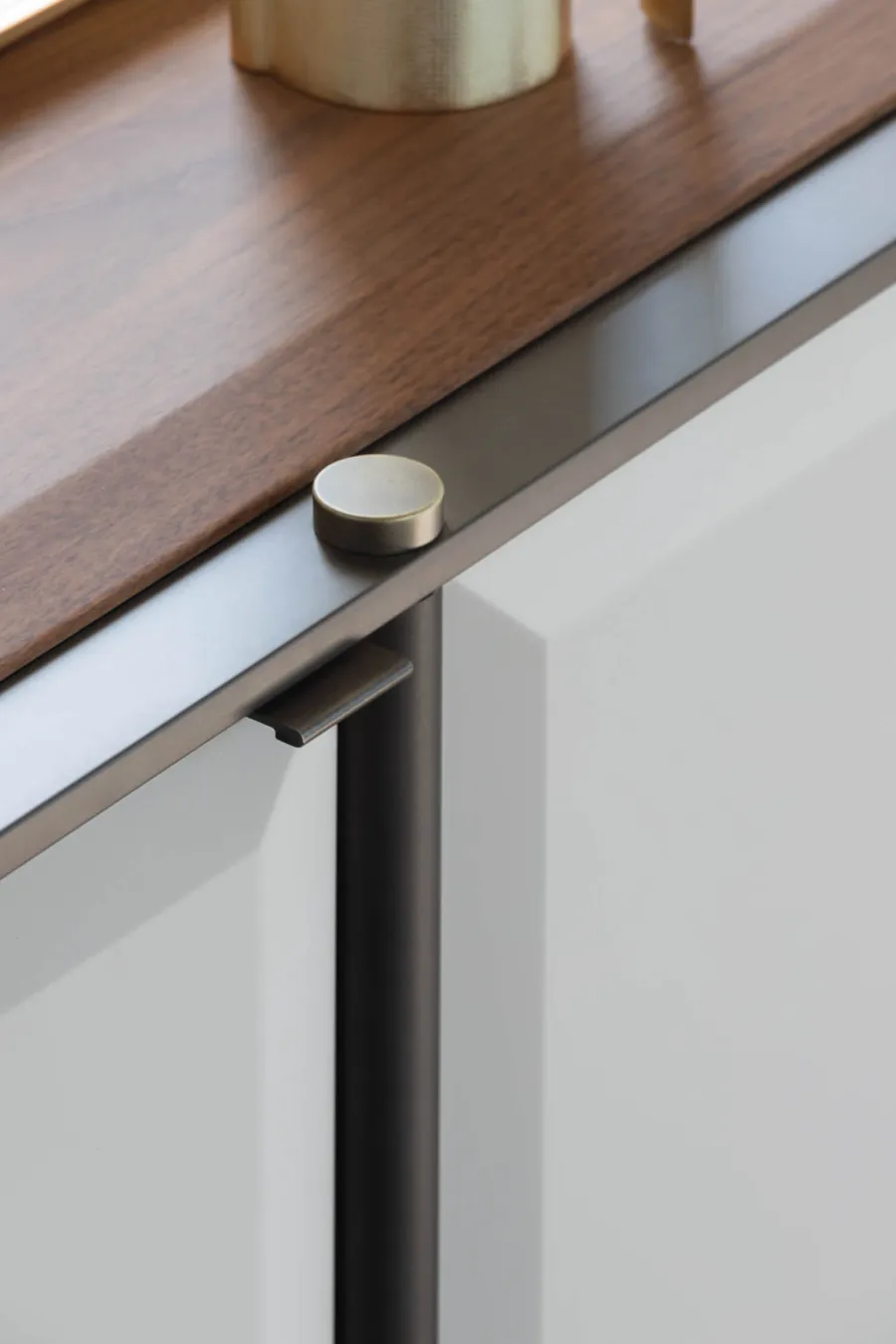 obrazek 5 Wspaniały modernistyczny kredens do salonu - prosto z Włoch