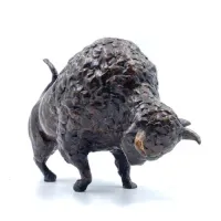 Zdjęcie Oryginalna figurka z brązu przedstawiająca bizona - idealna na prezent