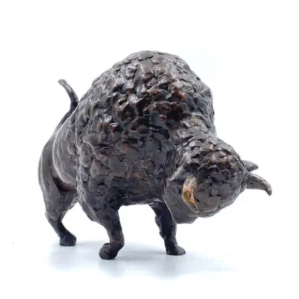 Zdjęcie Oryginalna figurka z brązu przedstawiająca bizona - idealna na prezent