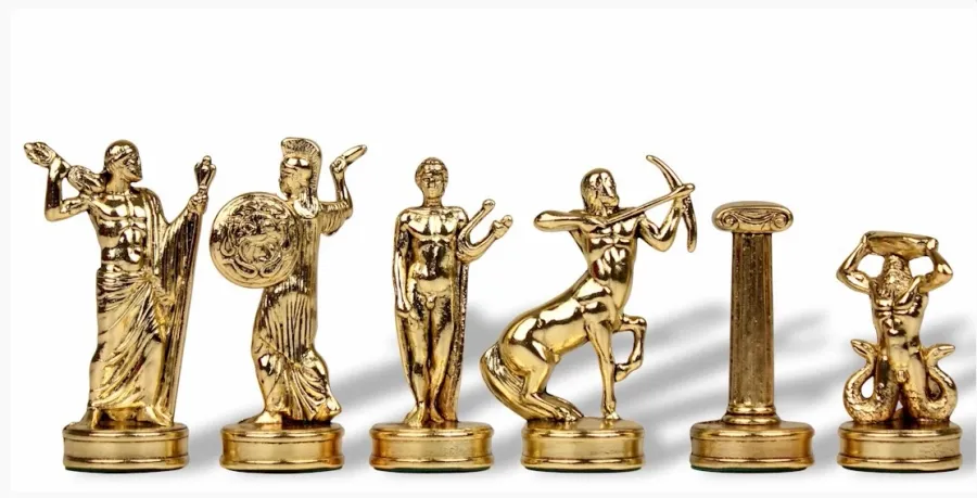picture 1 Battle of the Giants – incredible chess pieces!