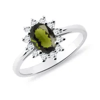 Zdjęcie Pierścionek wykonany z białego złota z diamentami i mołdawitem KLENOTA