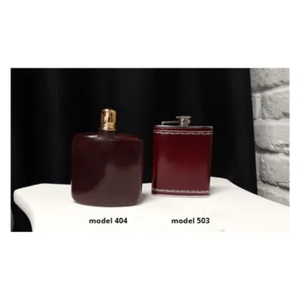 Zdjęcie Luksusowe piersiówki w skórze