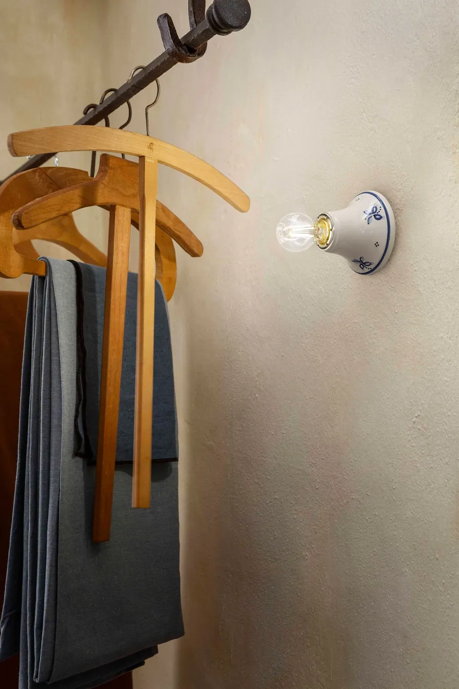 obrazek 2 Oryginalna włoska lampa sufitowa-plafoniera Trieste w stylu klasycznym