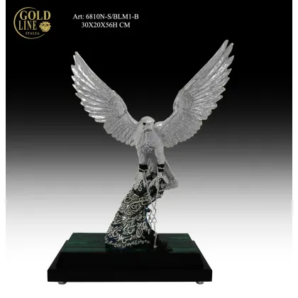 Zdjęcie Elegancka figura orzeł na podstawie