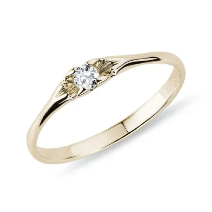 Zdjęcie Elegancki złoty pierścionek z okrągłym diamentem KLENOTA