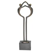 Zdjęcie Piękna statuetka wykonana z brązu