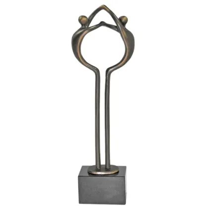 Zdjęcie Piękna statuetka wykonana z brązu