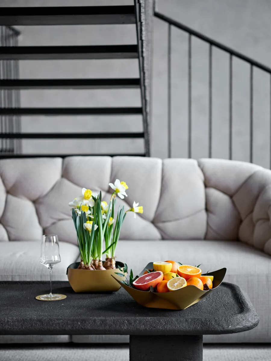 obrazek 4 Okrągła skórzana podkładka pod kieliszki w kolorze musztardowym i oliwkowym