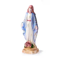 Zdjęcie Ceramiczna figurka Matki Bożej z pojedynczą różą