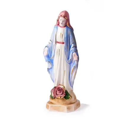Zdjęcie Ceramiczna figurka Matki Bożej z pojedynczą różą