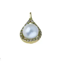 Picture Beautiful feminine pendant with an 8mm pearl.