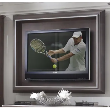 Zdjęcie Gustowna ramka telewizyjna do salonu w kolorze szarości oraz piasku orzechowego z detalami kości słoniowej