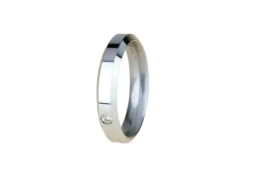 obrazek 1 Wyjątkowa Obrączka z białego złota z brylantem 0,03 ct. 4mm szerokośc