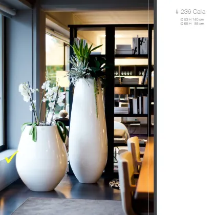 Picture Elegant Italian ceramic vase, 85 cm