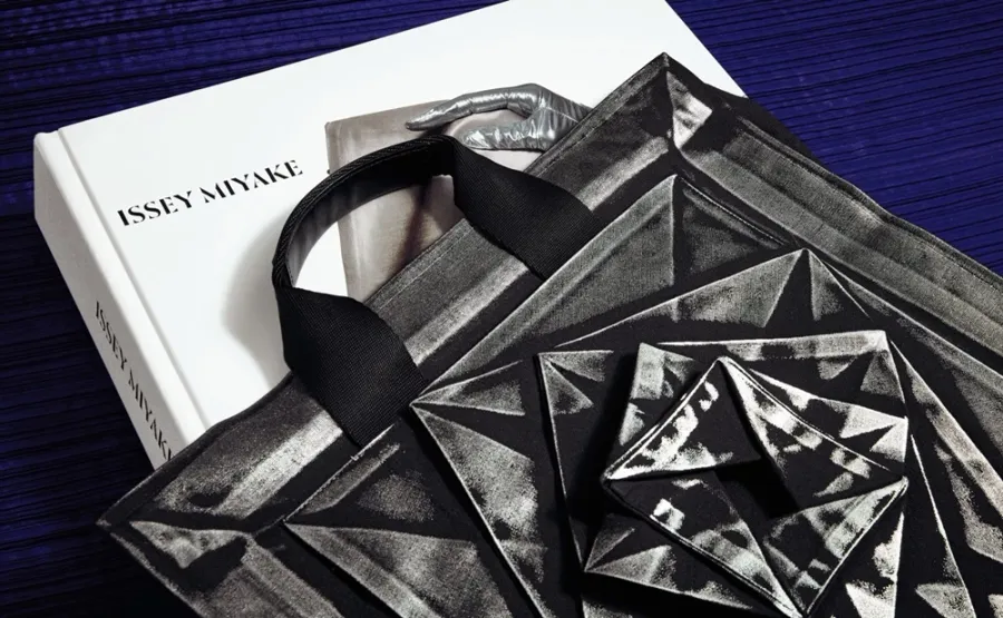 obrazek 16 Książka Issey Miyake - Taschen