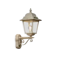 Zdjęcie Piękna włoska zewnętrzna lampa naścienna w stylu klasycznym