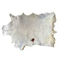 Zdjęcie Dekoracyjny kremowy dywan z naturalnej skóry koziej 90x57 cm