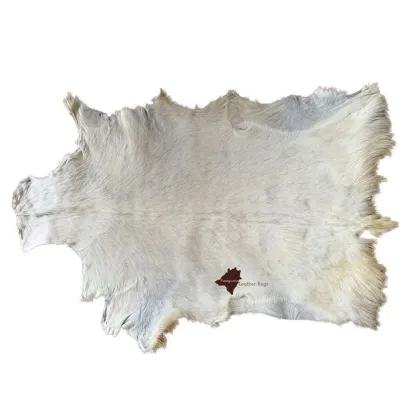 Zdjęcie Dekoracyjny kremowy dywan z naturalnej skóry koziej 90x57 cm