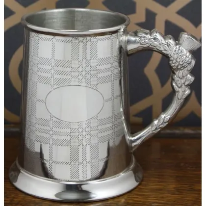 Zdjęcie Oryginalny kufel do piwa udekorowany w szkocką kratę