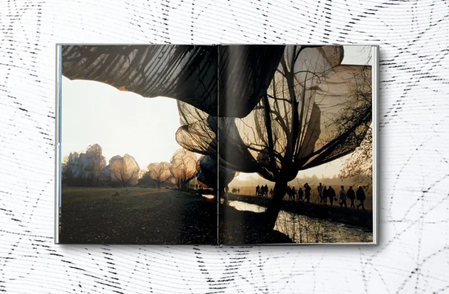 obrazek 15 Książka Christo and Jeanne-Claude. Wrapped Trees. Basel 1997–1998 - Taschen