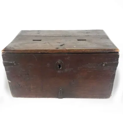 Zdjęcie Antyczny podwójny jałmużnik z orzecha w kształcie pudełka bez ramek