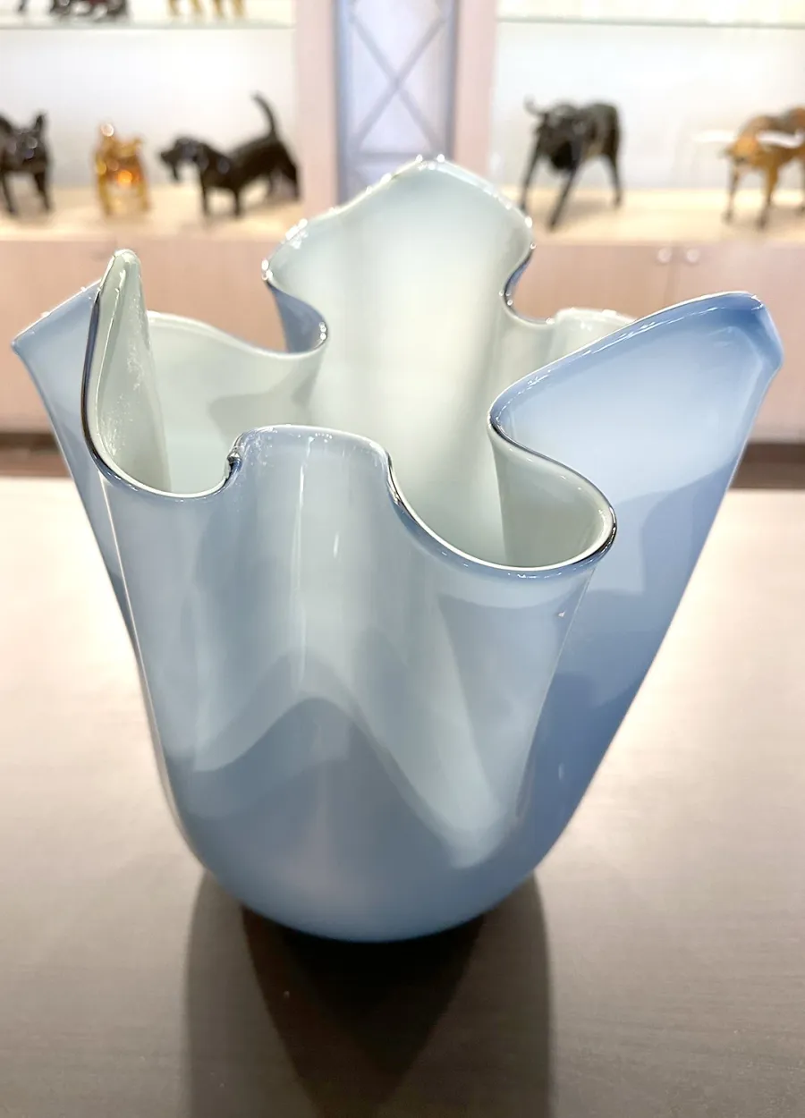obrazek 1 Designerski wazon na kształt chusteczki z dmuchanego szkła Murano rozmiar medium