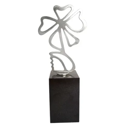 Picture Elegant silver-plated clover statuette