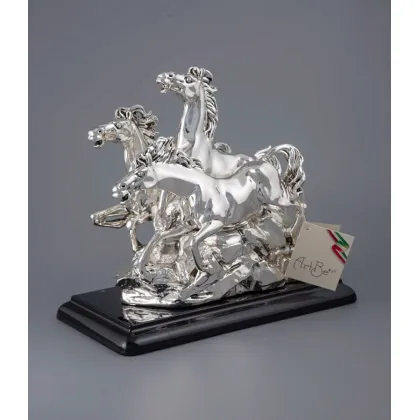 Zdjęcie Urzekająca dekoracyjna figura biegnacych koni - ArtBe