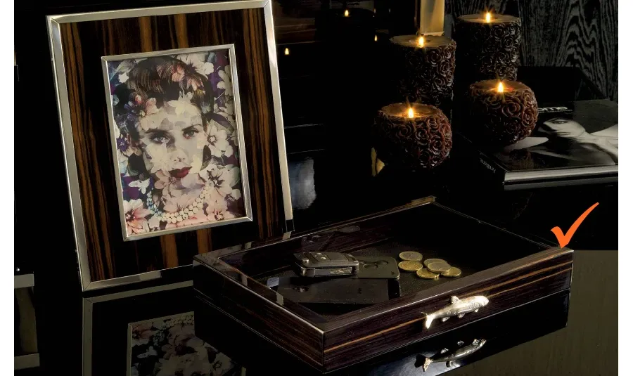 obrazek 1 Dekoracyjna taca hebanowa z niklowanym mosiądzem