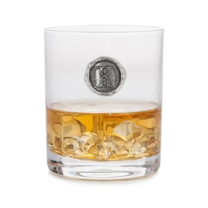 Zdjęcie Szklanka do whisky z cynowym emblematem z literą „K” - ekskluzywny prezent dla niego lub dla niej