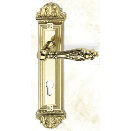 Zdjęcie Stylowa klamka drzwiowa na małym zestawie płyt – Il Paralume Marina