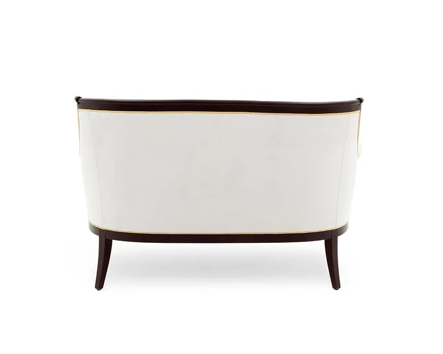 obrazek 3 Biała elegancko ukształtowana sofa w stylu klasycznym - Sevensedie