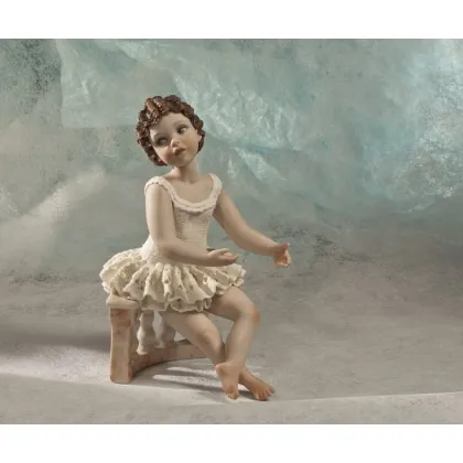 Zdjęcie Młoda baletnica wykonana z porcelany - Sibania