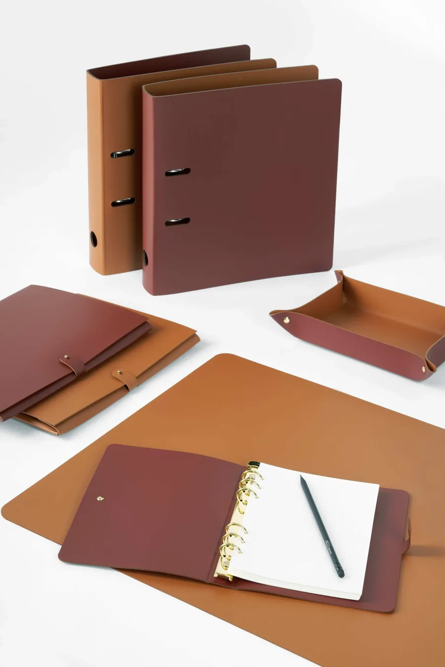 obrazek 3 Stylowy segregator na dokumenty w kolorze koniakowym