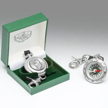 Zdjęcie Cynowy irlandzki kompas zdobiony motywem mapy Irlandii