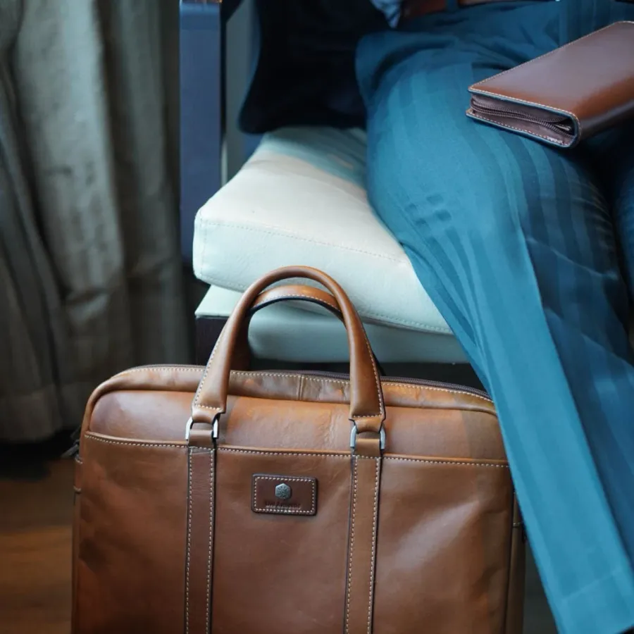 obrazek 7 Wyjątkowa skórzana wąska torba na laptopa