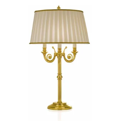 Zdjęcie Elegancka lampa do salonu wykończona mosiądzem