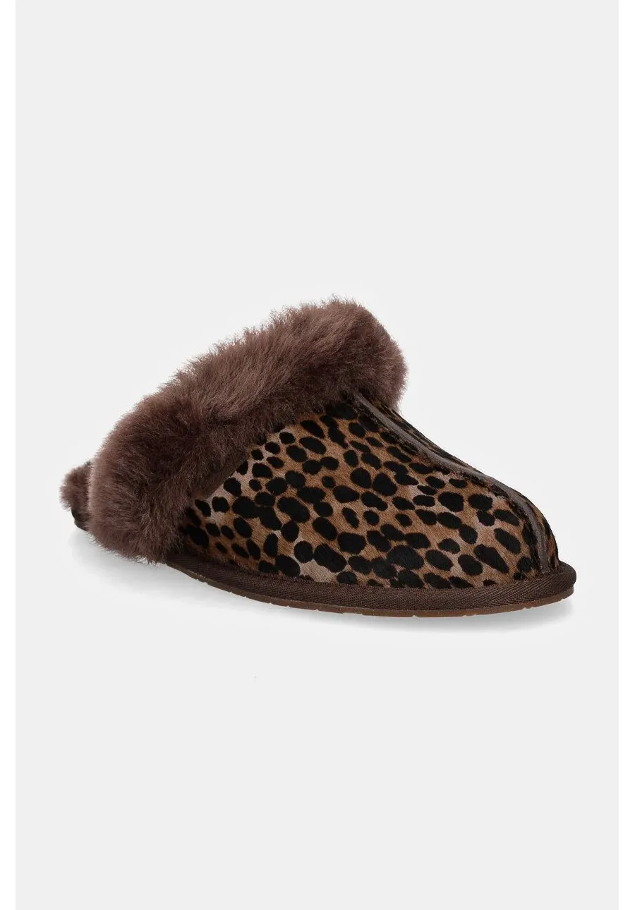 obrazek 1 UGG kapcie Scuffette Caspian kolor brązowy 1158352-BCDR