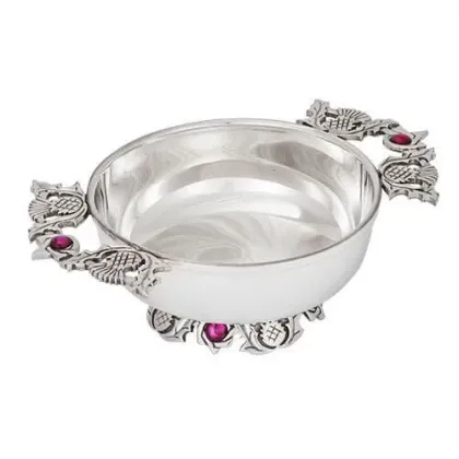 Zdjęcie Prezent w szkockim stylu - prosta czarka Quaich z rączkami zdobionymi ostem