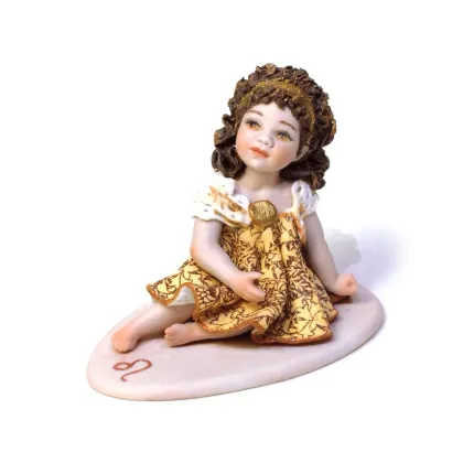Zdjęcie Dziewczynka porcelanowa jako lew znak zodiaku - Sibania