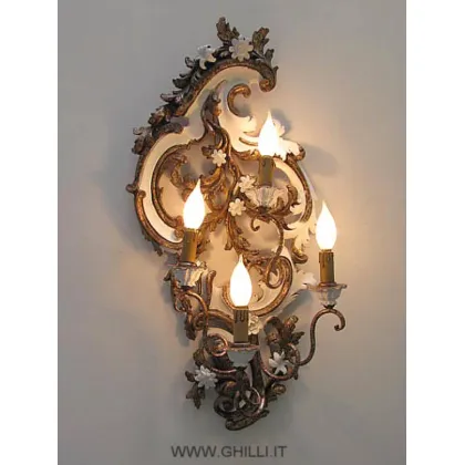 Zdjęcie Para kinkietów w stylu vintage z rzeźbionego drewna z wolutami z 1970r.