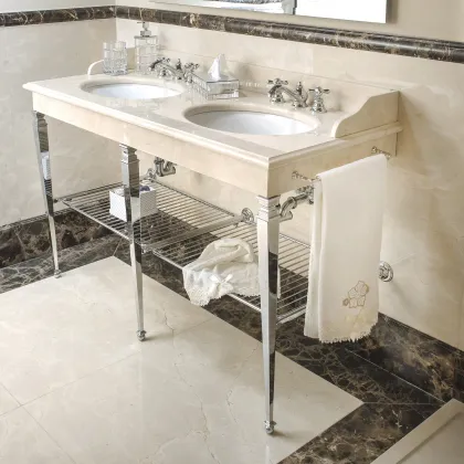 Zdjęcie Wyjątkowa konsola Regale z podwójną umywalką, półką i uchwytem na ręczniki – 3SC