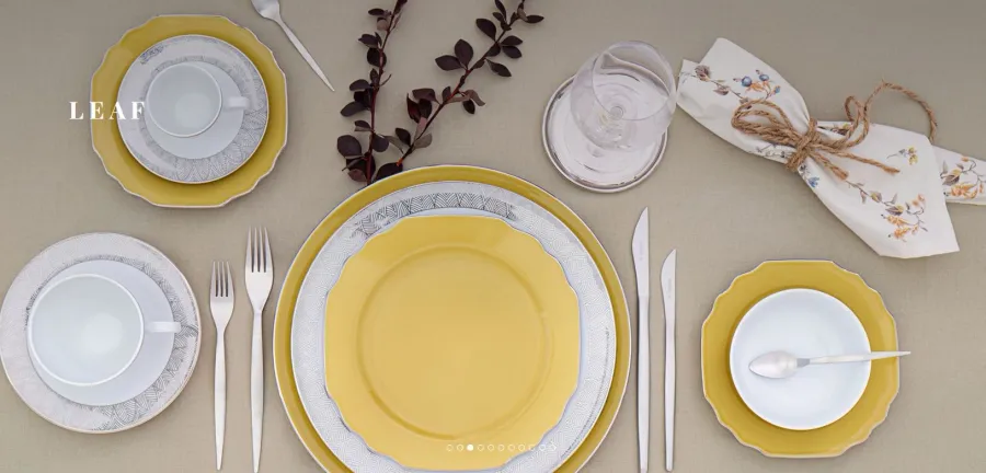 obrazek 2 Wyjątkowa porcelanowa sosjerka ze spodkiem do jadalni