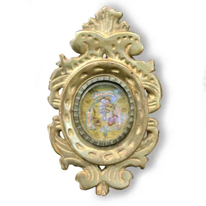 Zdjęcie Relikwia św. Franciszka z uroczą drewnianą ramą rzeźbioną i złoconą drobnym złotem