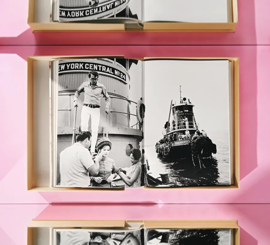 obrazek 4 Książka Barbra Streisand, Art Edition No. 101–200, Lawrence Schiller ‘Streisand En Route To London’ - Taschen