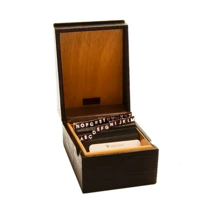 Zdjęcie Mała, drewniana szkatułka na wizytówki