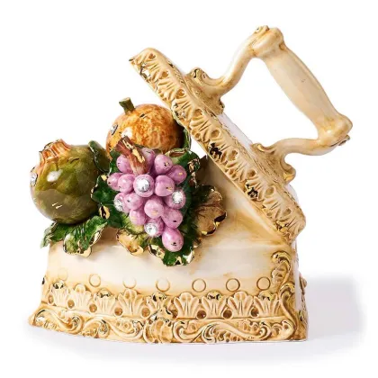 Zdjęcie Wspaniała figurka ozdobna z ceramiki na biurko